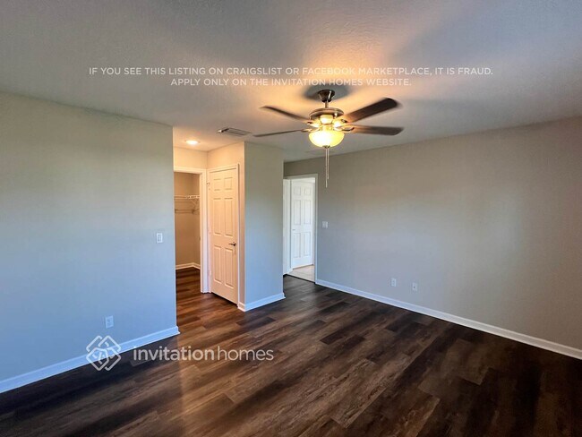 Building Photo - 426 NW Airoso Blvd