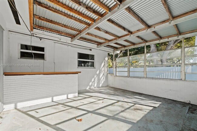 Building Photo - 3812 N Circle Dr