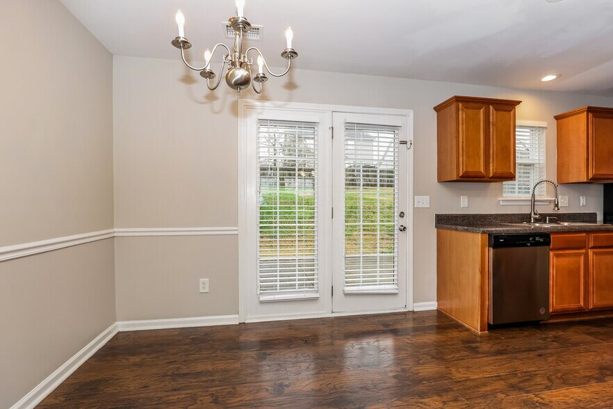 Building Photo - 3136 Skinner Dr