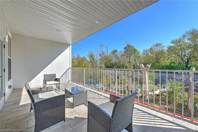 Building Photo - 1768 S Razorback Rd