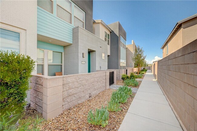 Building Photo - 9864 Kings Glen St