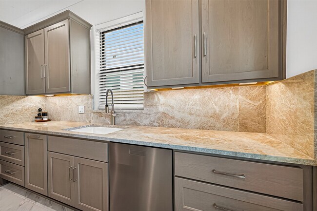 Building Photo - 2427 Camden Creek Ln