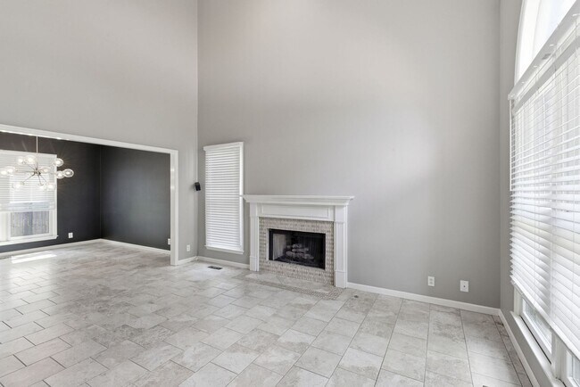 Building Photo - 913 Magnolia Ct W