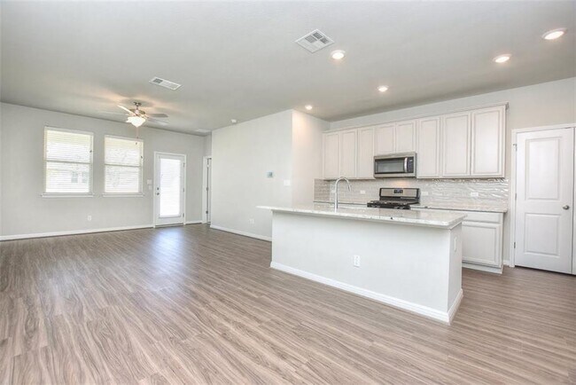 Building Photo - 228 McFarland St