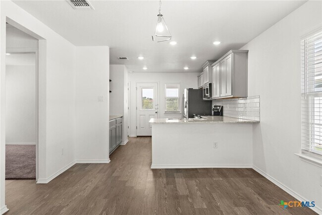 Building Photo - 203 Monty Ave