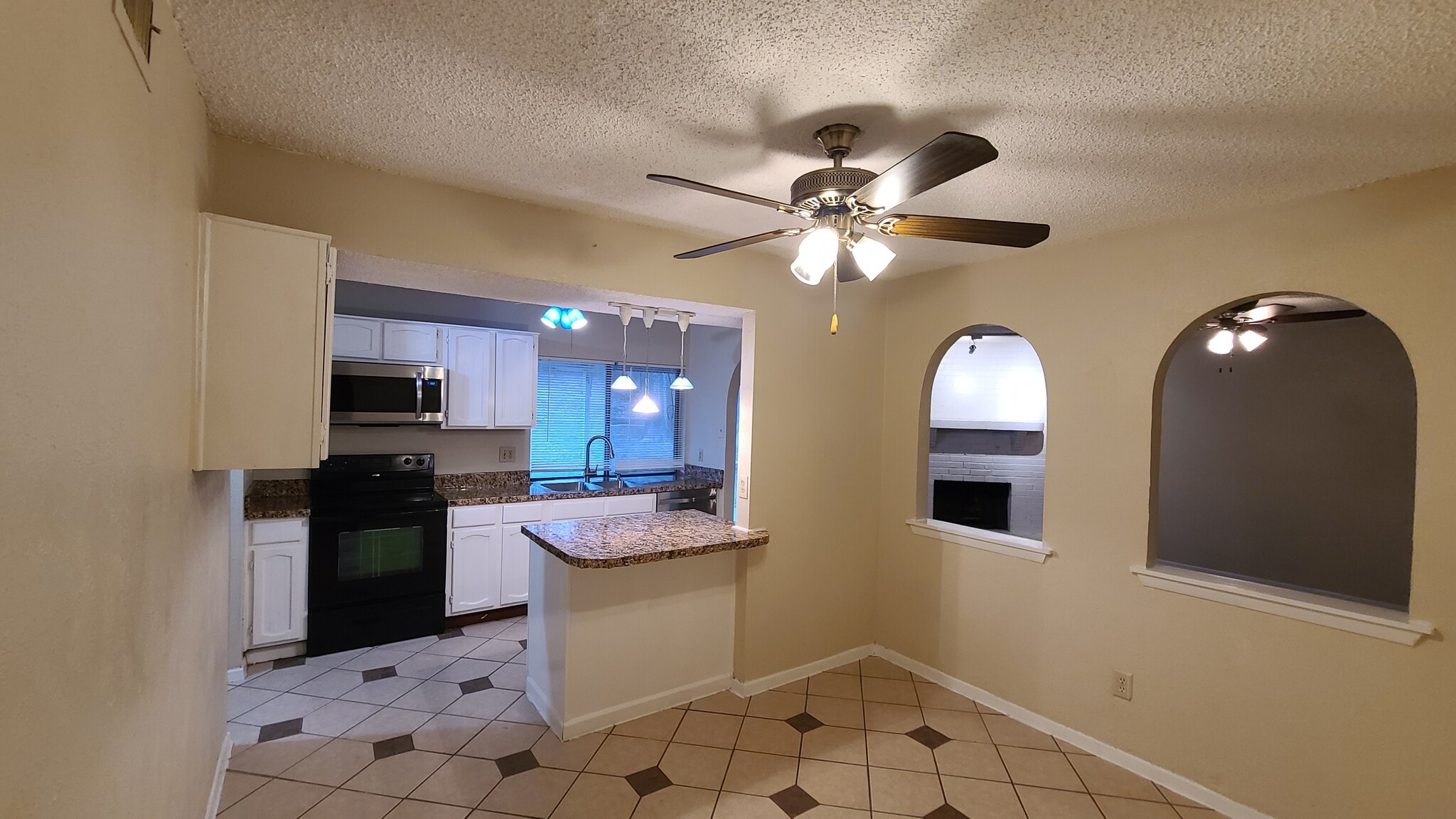 Building Photo - 1632 Nueces Dr