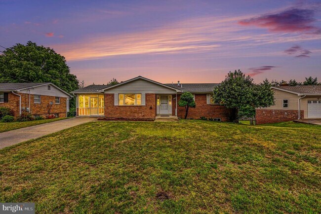 Building Photo - 7014 Dower House Rd