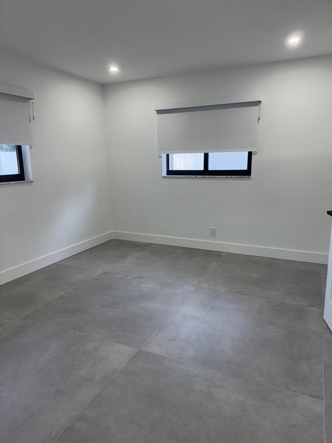 Building Photo - 1161 SW 15th St