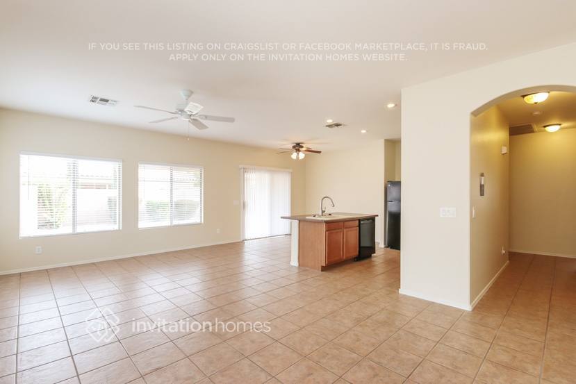 Building Photo - 2593 E Riviera Dr