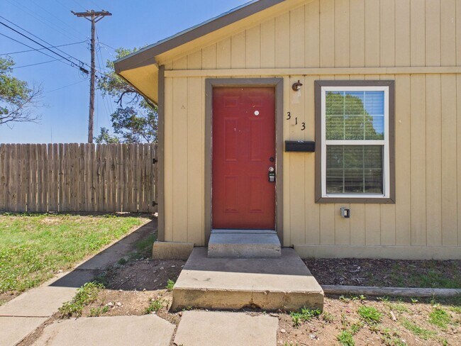 Building Photo - 313 SW 35th Ave