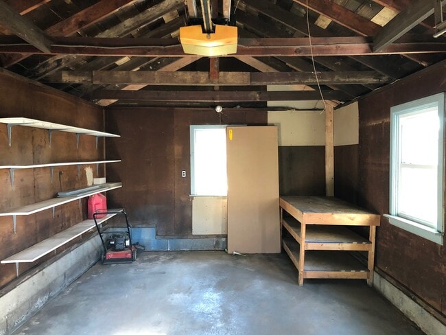 Building Photo - Beautiful Remodeled Ranch Home on 1/2 Acre...