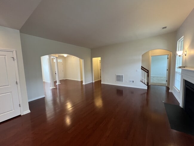 Building Photo - 447 Warren Hill Dr