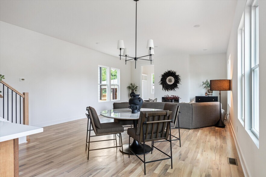 Building Photo - 2826 Clifton Ave