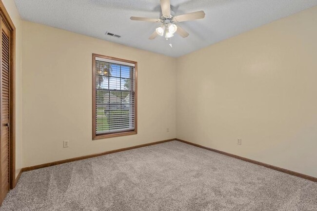 Building Photo - Cul-de-Sac Homesite! Tons of Room!