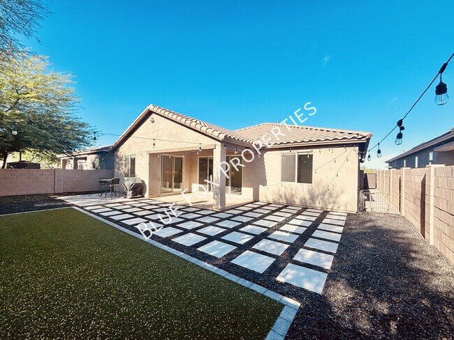 Building Photo - 8038 N Purple Aster Pl