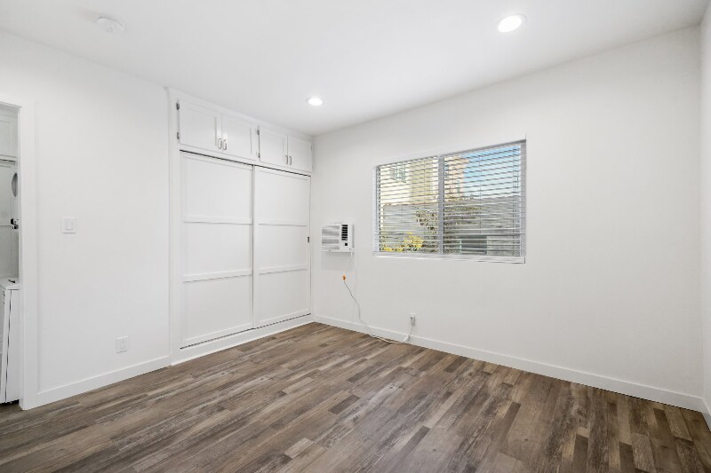 Building Photo - 415 Loma Dr