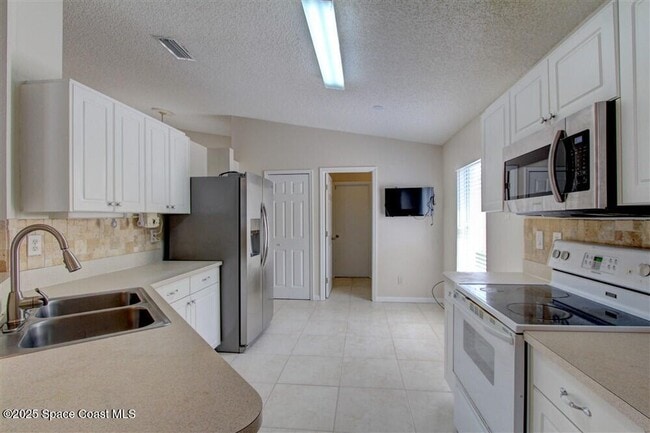 Building Photo - 2138 Caledonia Pl