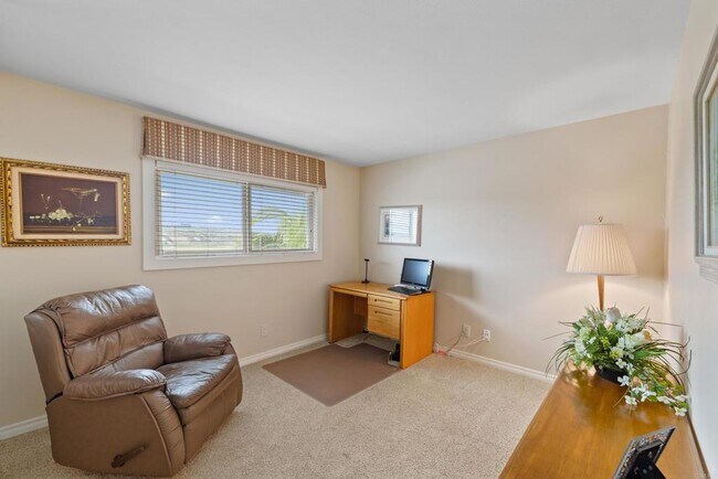 Building Photo - 4866 Park Dr