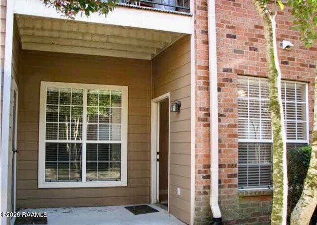 Building Photo - 4464 Highland Rd