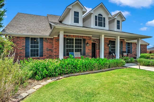 Building Photo - 105 Golden Rd