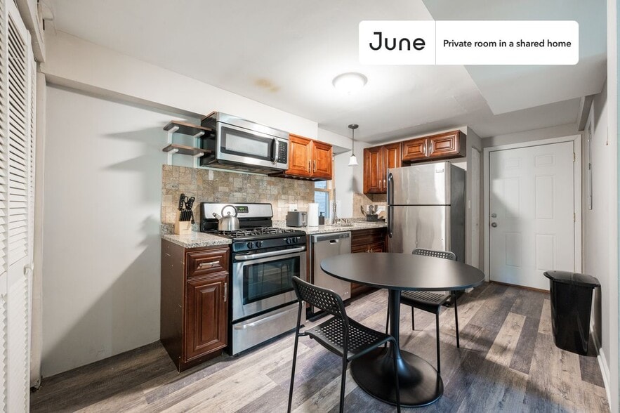 Building Photo - Room in Shared 3 bed/2 bath home