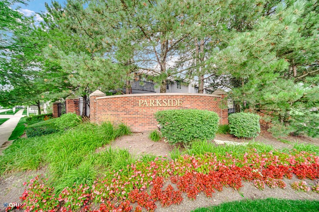 Building Photo - 1202 S Parkside Dr