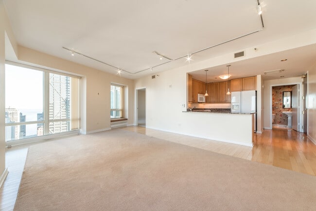 Building Photo - 57 E Delaware Pl