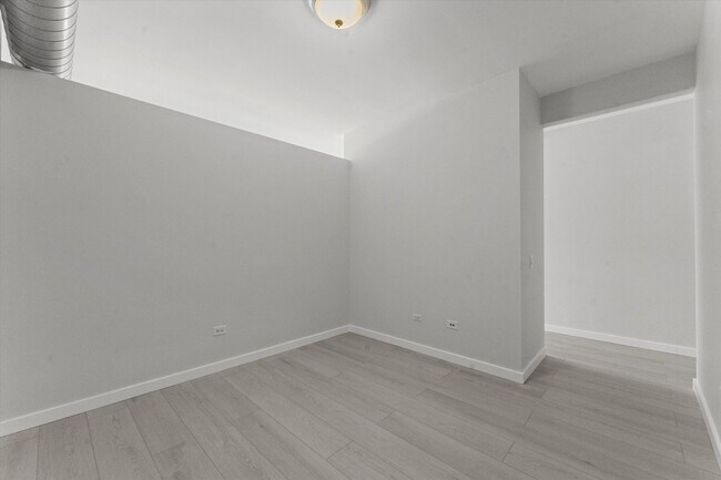 Building Photo - 1200 W Monroe St