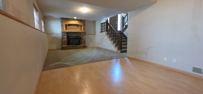 Building Photo - 13944 S Raintree Dr