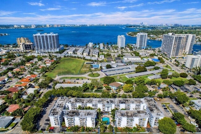 Building Photo - 1801 S Treasure Dr