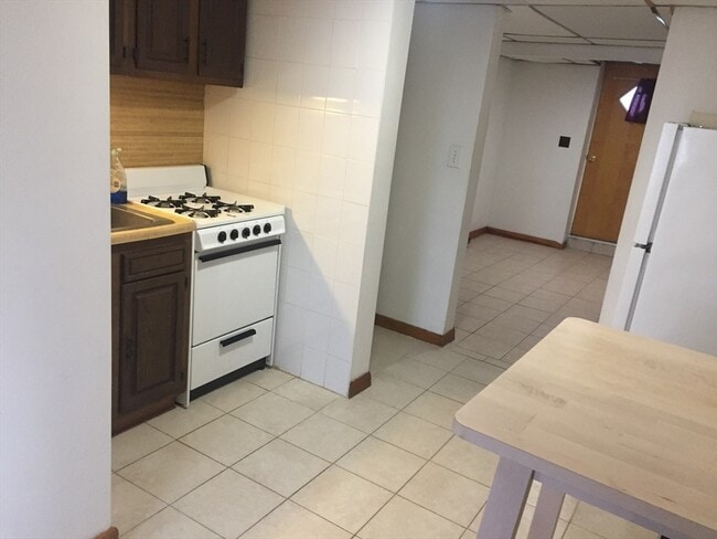 Building Photo - 9 Hall St