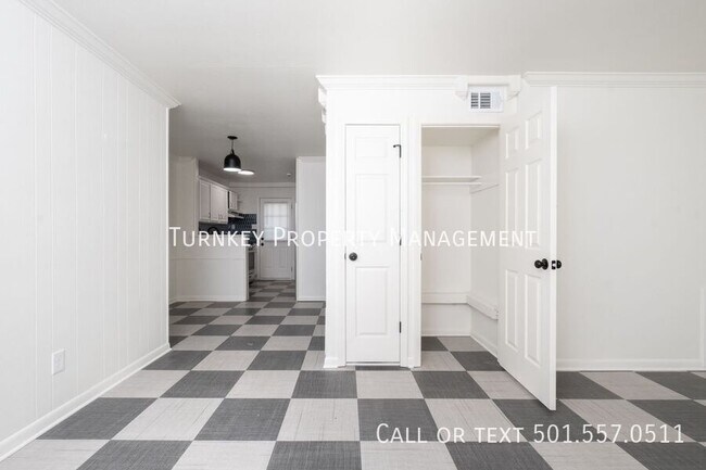 Building Photo - 615 Sherman St