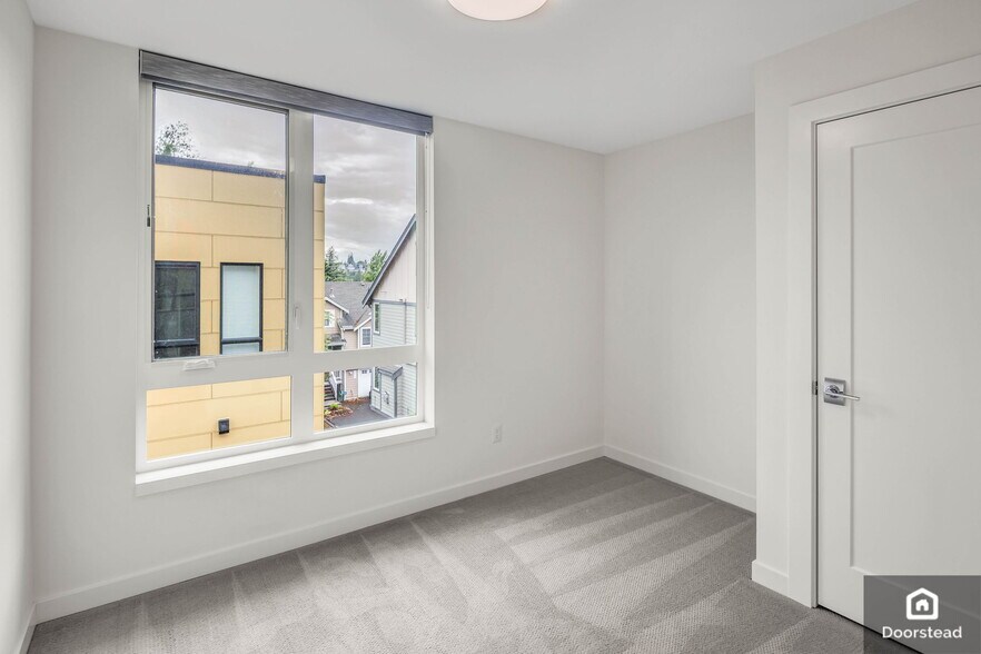 Building Photo - 3015 30th Ave W