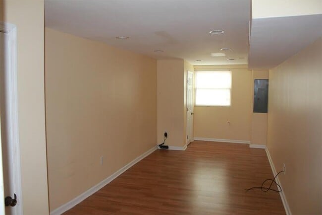 Building Photo - 5870 Woodcrest Ave