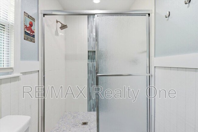 Building Photo - 750 NE 2nd Ave