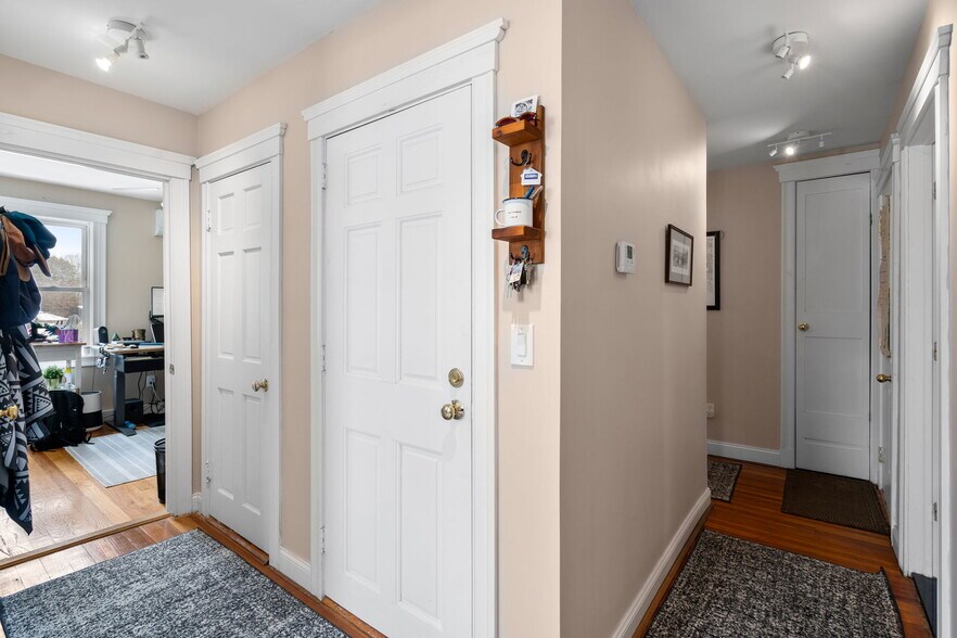 Building Photo - 61 Cummins Hwy