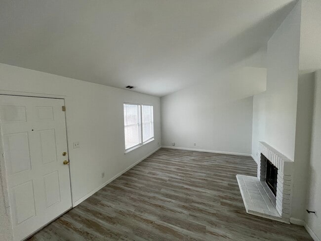 Building Photo - 5108 Vigna Way