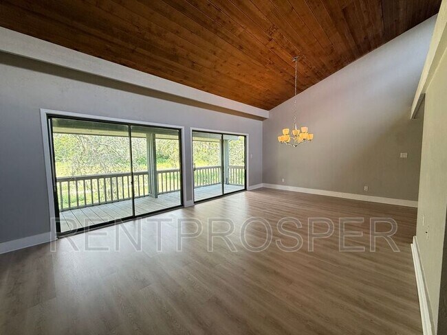 Building Photo - 5006 Sherwood Ln