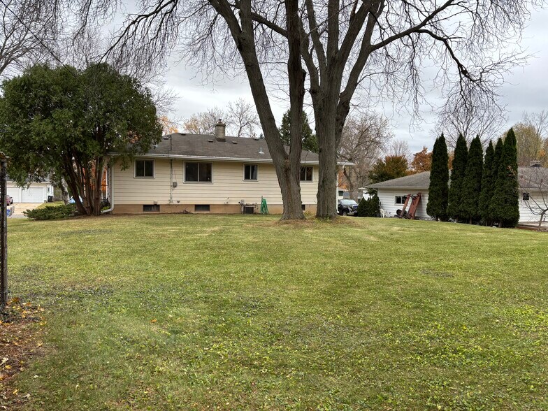 Building Photo - 4806 Goldfinch Dr