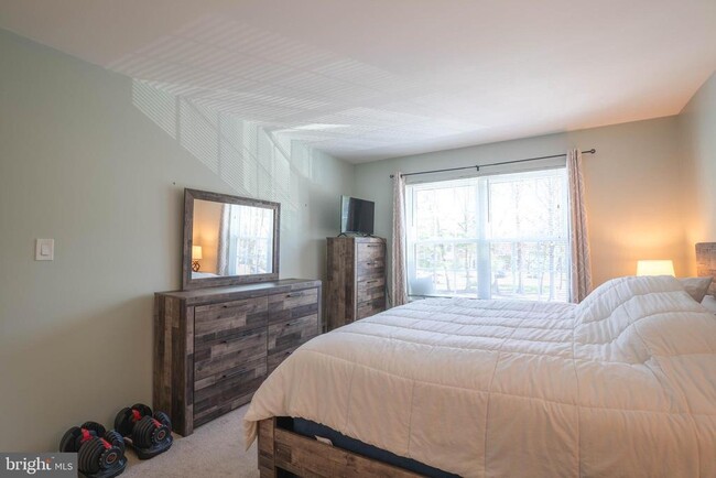 Building Photo - 27 Chambord Ct