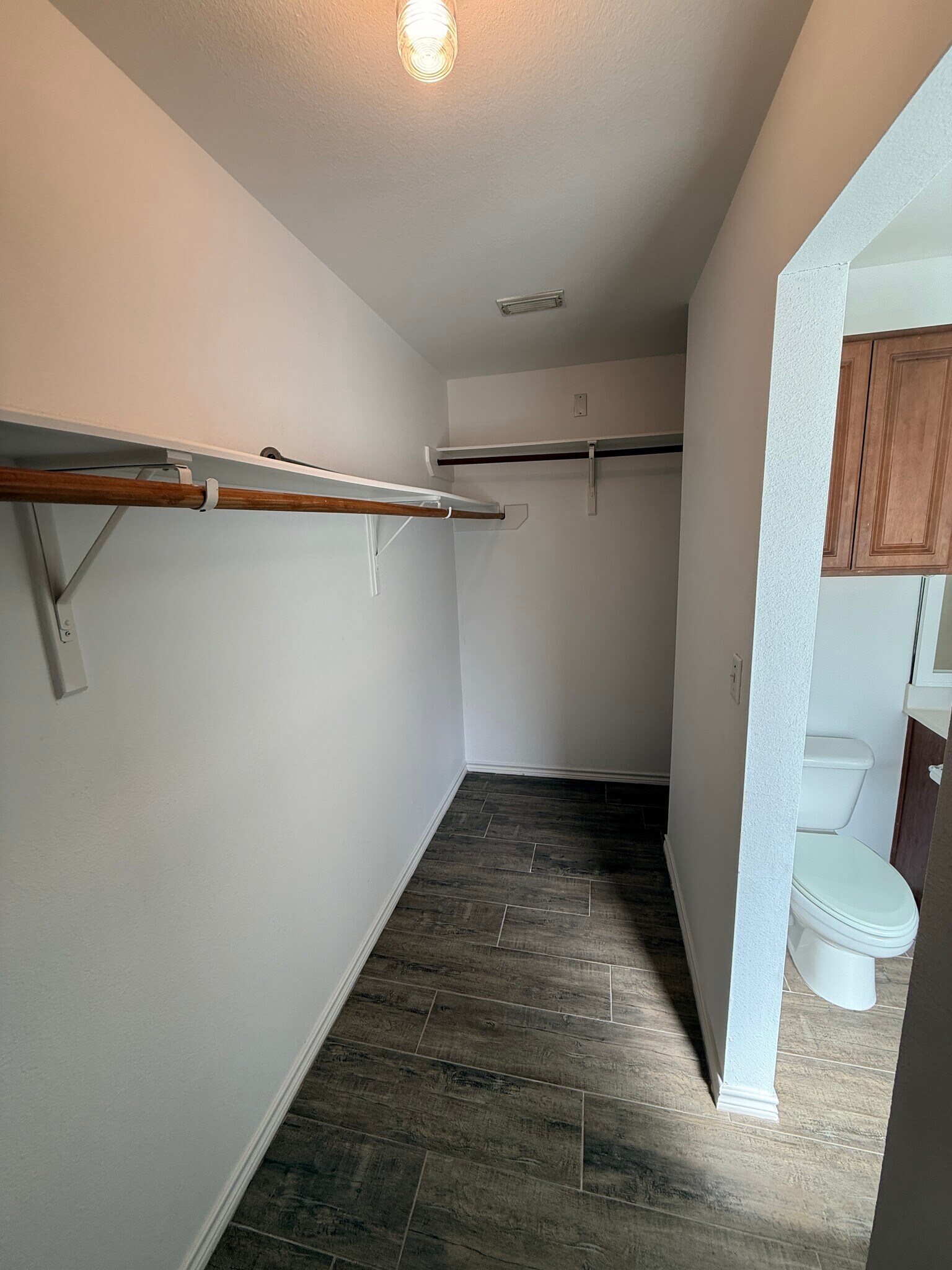 Building Photo - 3806 Los Arroyos Dr