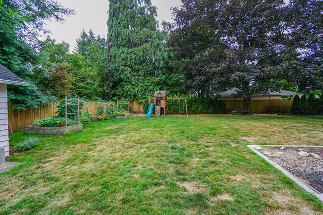 Building Photo - BEAUTIFUL LANDSCAPED THREE BEDROOM WITH BO...