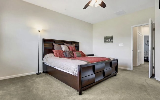 Building Photo - Coming Soon! "Charming 3-Bedroom Townhouse Retreat with Spacious 1960 sq ft Layout in York, PA!"