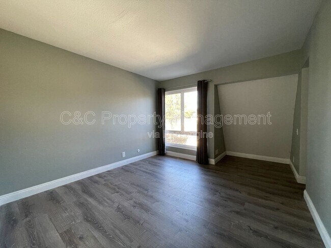 Building Photo - 8075 Caminito de Pizza