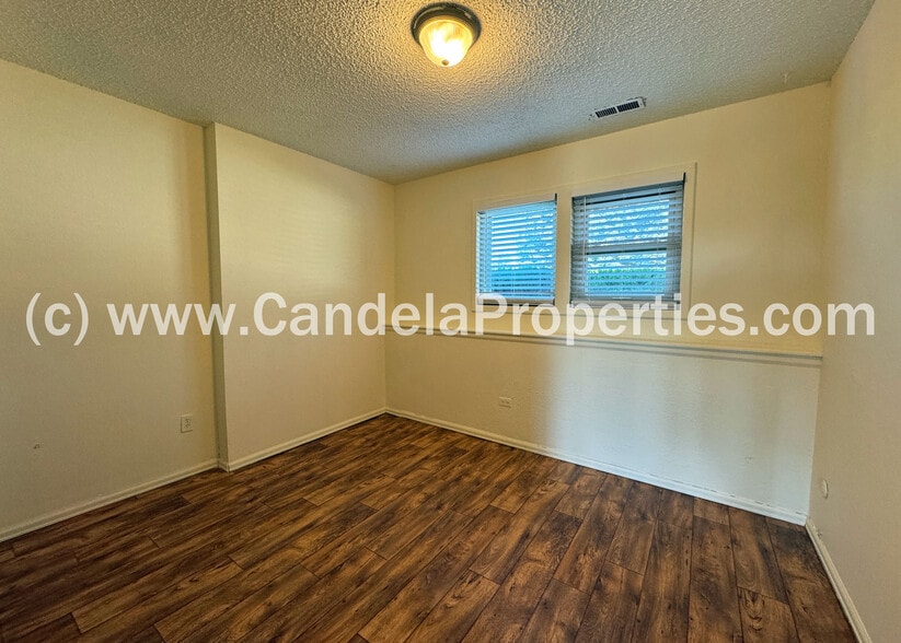 Building Photo - 5615 Country Heights Dr