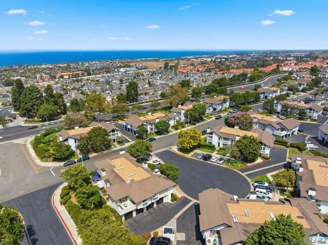 Building Photo - 867 Hollyhock Ct