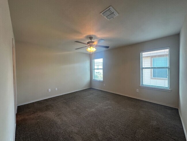 Building Photo - Townhome for rent
