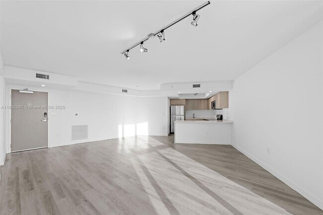 Building Photo - 1500 Bay Rd