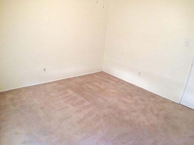Building Photo - Quaint Home in Peaceful Carrollton Neighborhood!