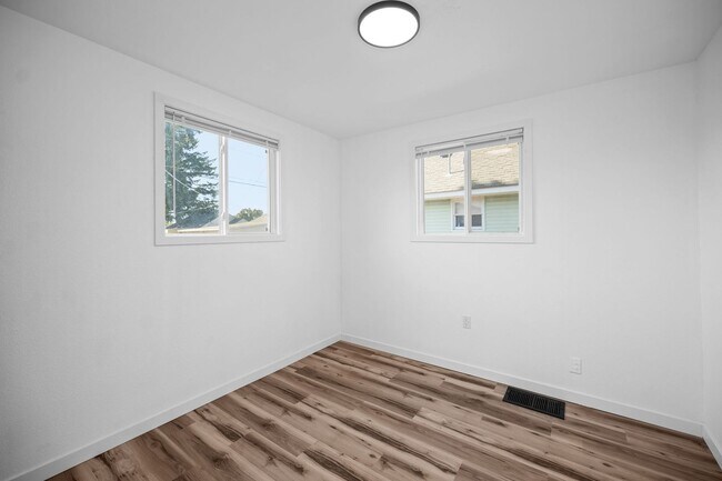 Building Photo - Northeast Spokane Home - Completely Remode...